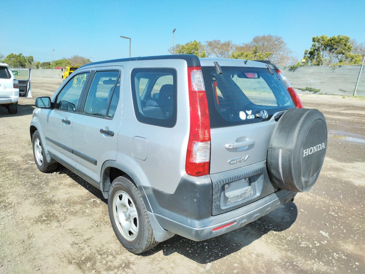 Photo 3 from auction – 2005 HONDA CR-V LX with VIN JHLRD68515C008664