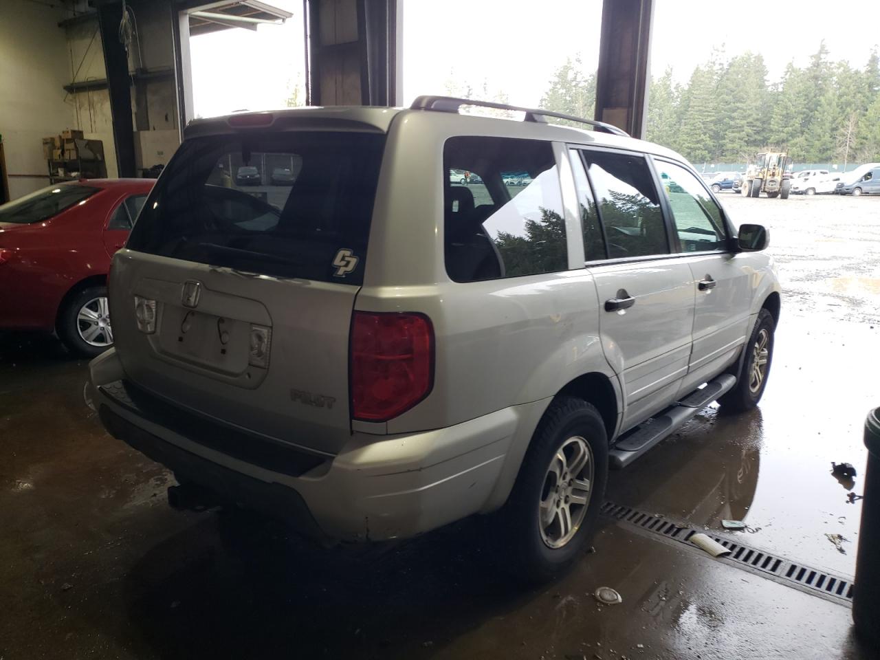 Photo 4 from auction – 2003 HONDA PILOT EXL with VIN 2HKYF18623H585462