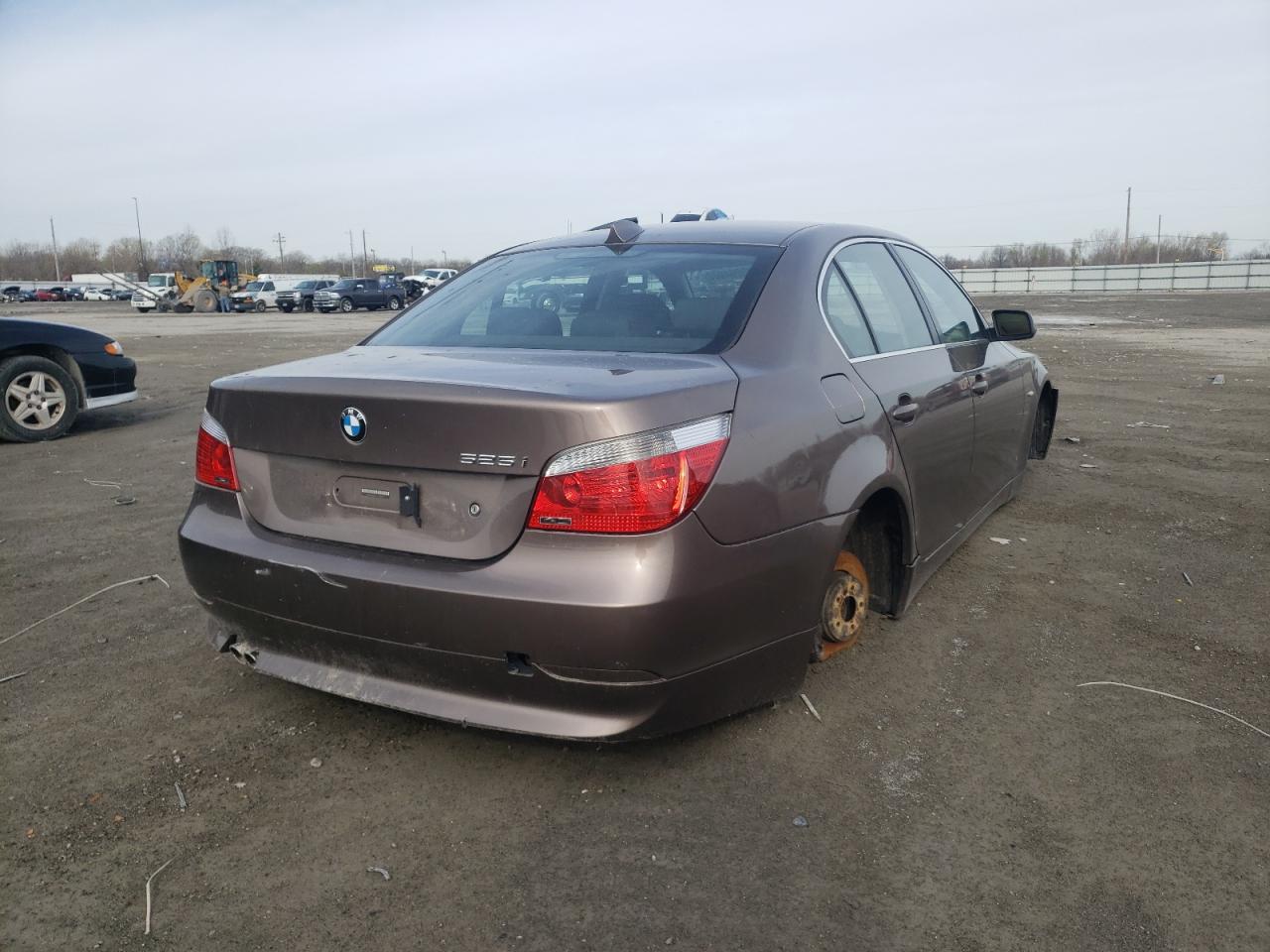 Photo 4 from auction – 2007 BMW 525 I with VIN WBANE53597CY05609