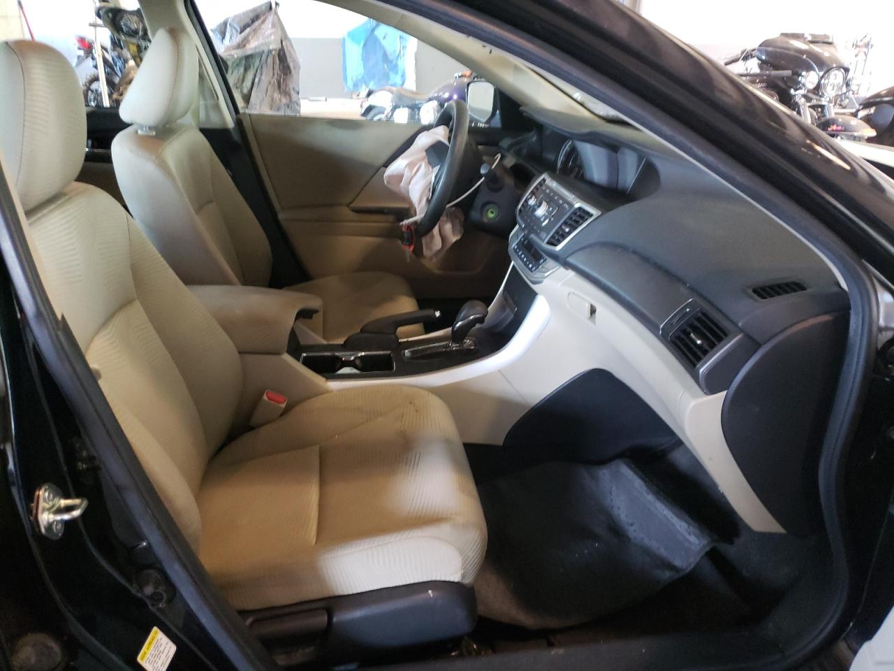 Photo 5 from auction – 2015 HONDA ACCORD LX with VIN 1HGCR2F30FA048652