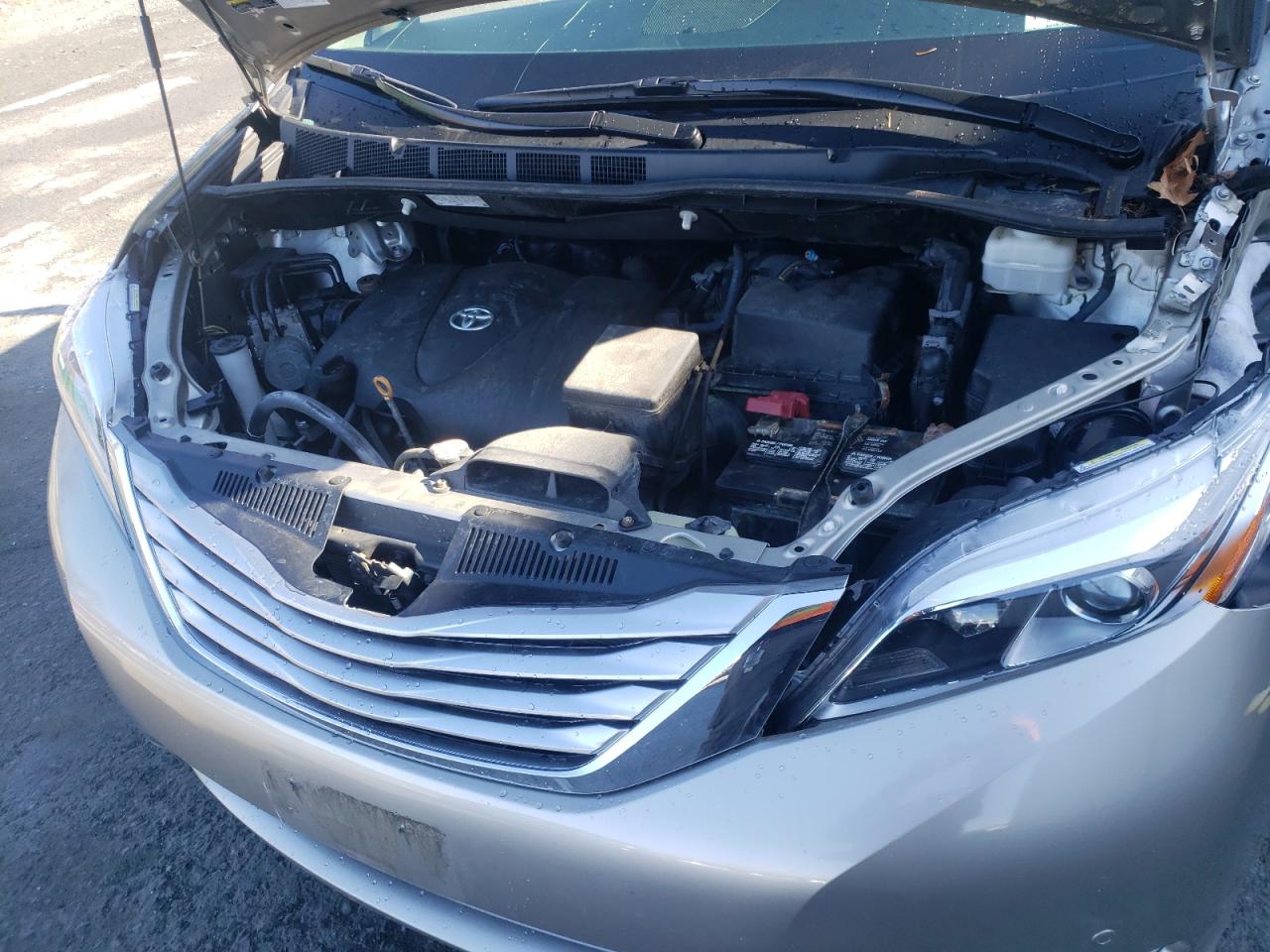 Photo 7 from auction – 2017 TOYOTA SIENNA XLE with VIN 5TDDZ3DC0HS162877