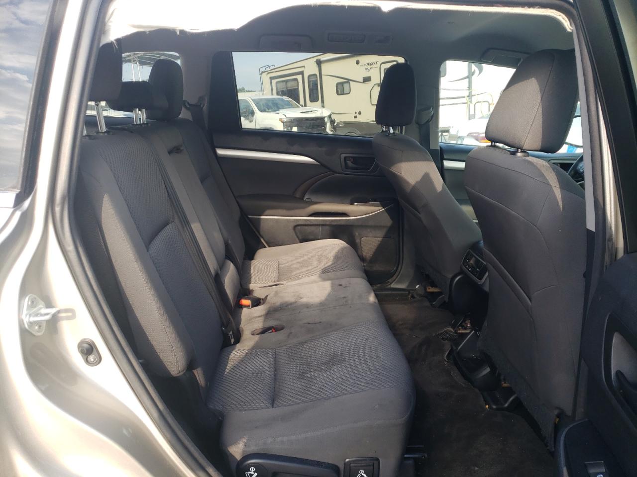 Photo 6 from auction – 2016 TOYOTA HIGHLANDER with VIN 5TDZKRFH4GS155516