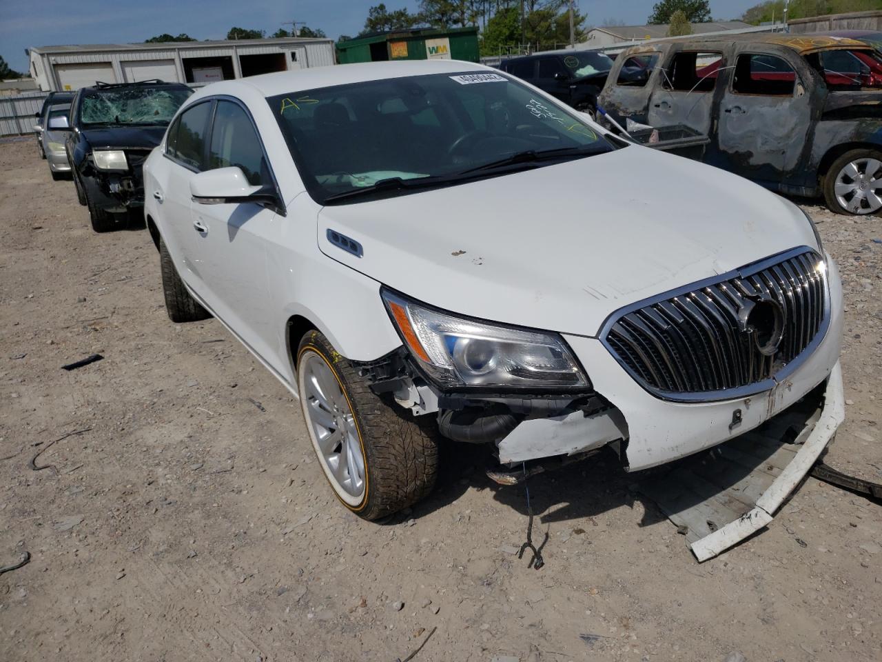 BUICK LACROSSE 2016 with VIN 1G4GB5G39GF259255 - Photo from auction