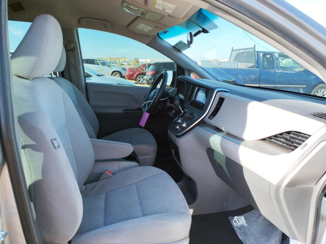 Photo 5 from auction – 2016 TOYOTA SIENNA with VIN 5TDZK3DC1GS736346
