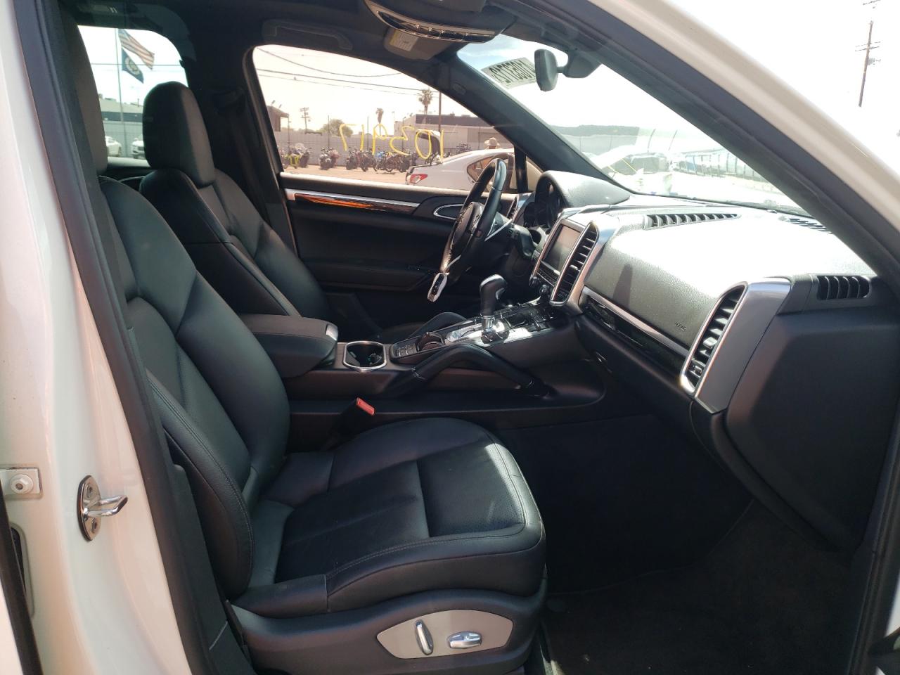 Photo 5 from auction – 2011 PORSCHE CAYENNE S with VIN WP1AB2A26BLA56003
