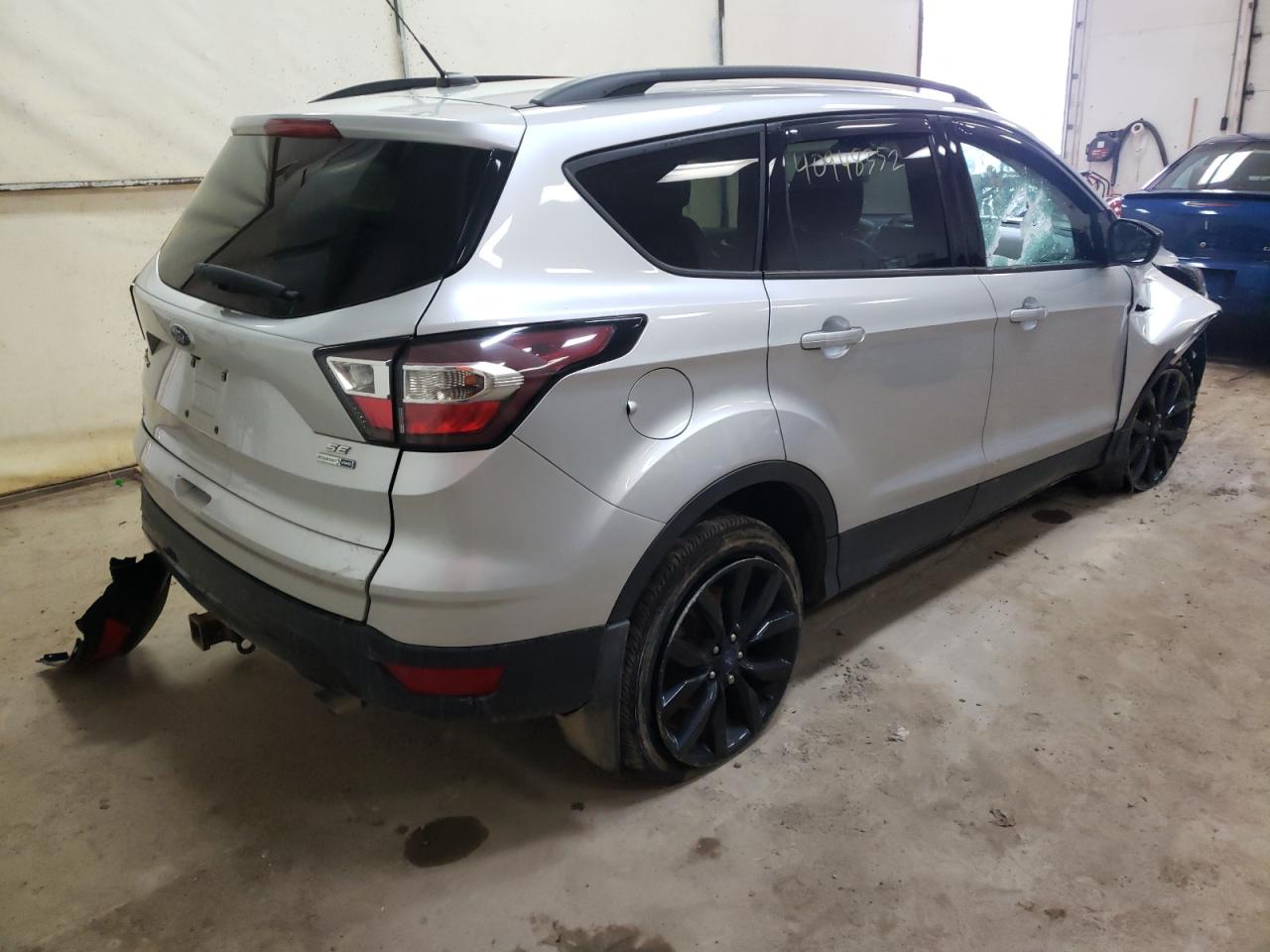 Photo 4 from auction – 2017 FORD ESCAPE SE with VIN 1FMCU9G90HUE10744