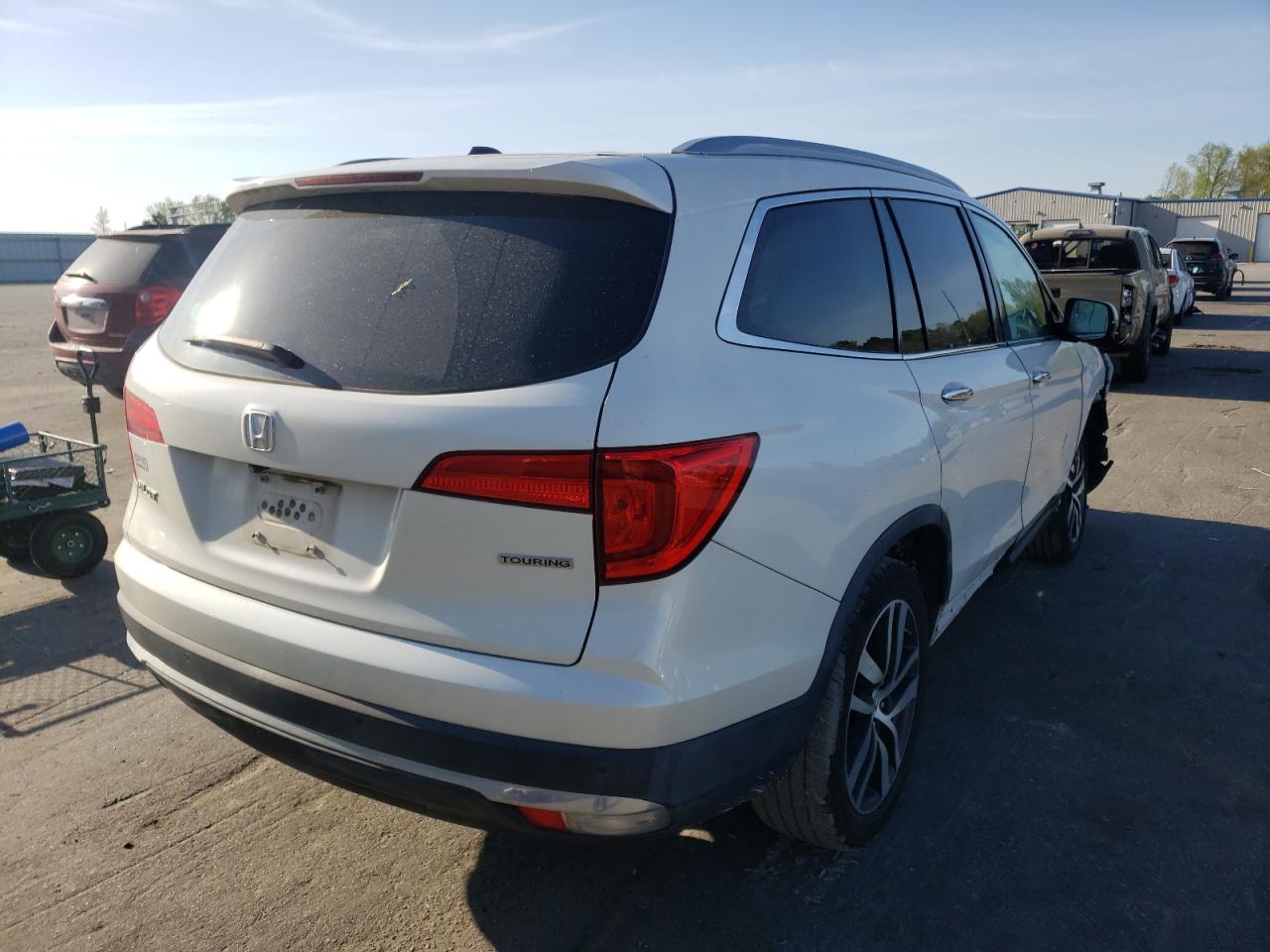 Photo 4 from auction – 2016 HONDA PILOT TOUR with VIN 5FNYF5H98GB022812