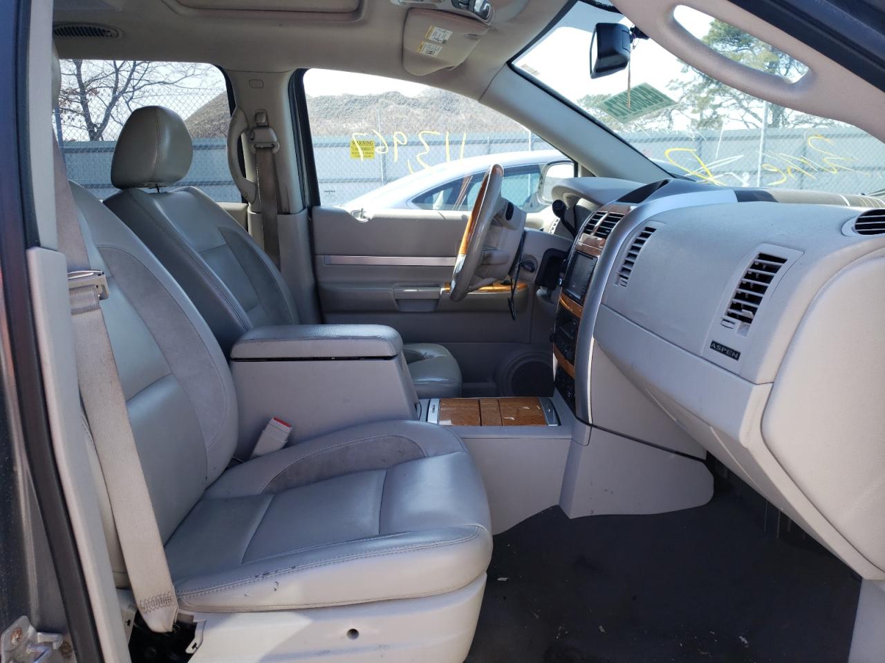 Photo 5 from auction – 2008 CHRYSLER ASPEN LIMI with VIN 1A8HW58268F160017