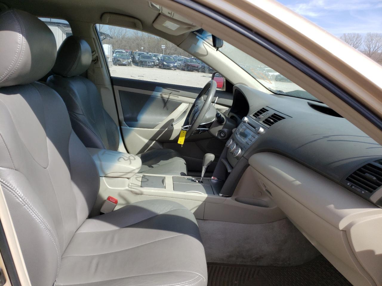 Photo 5 from auction – 2010 TOYOTA CAMRY BASE with VIN 4T1BF3EK6AU048112