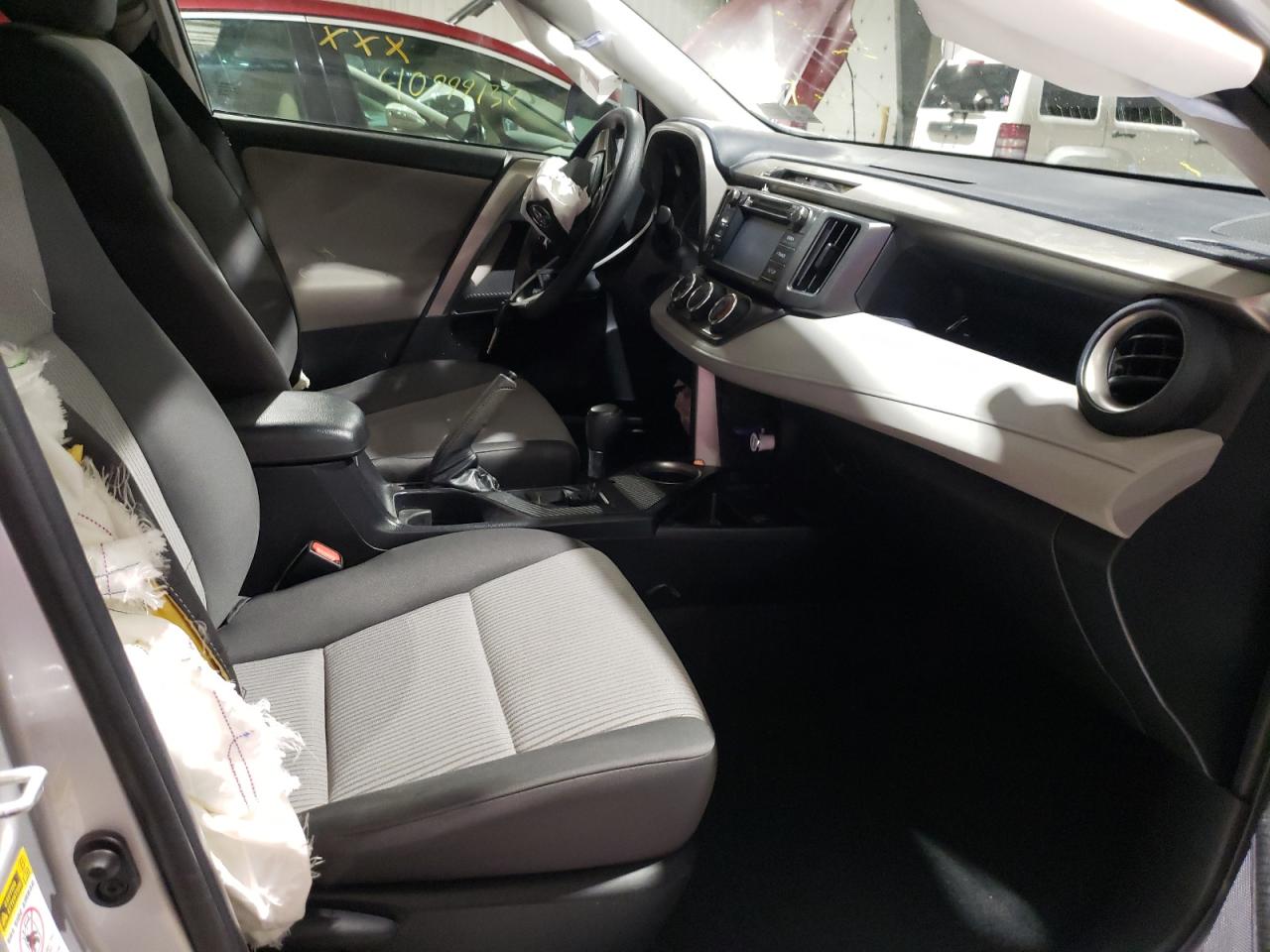 Photo 5 from auction – 2015 TOYOTA RAV4 LE with VIN 2T3BFREVXFW277002
