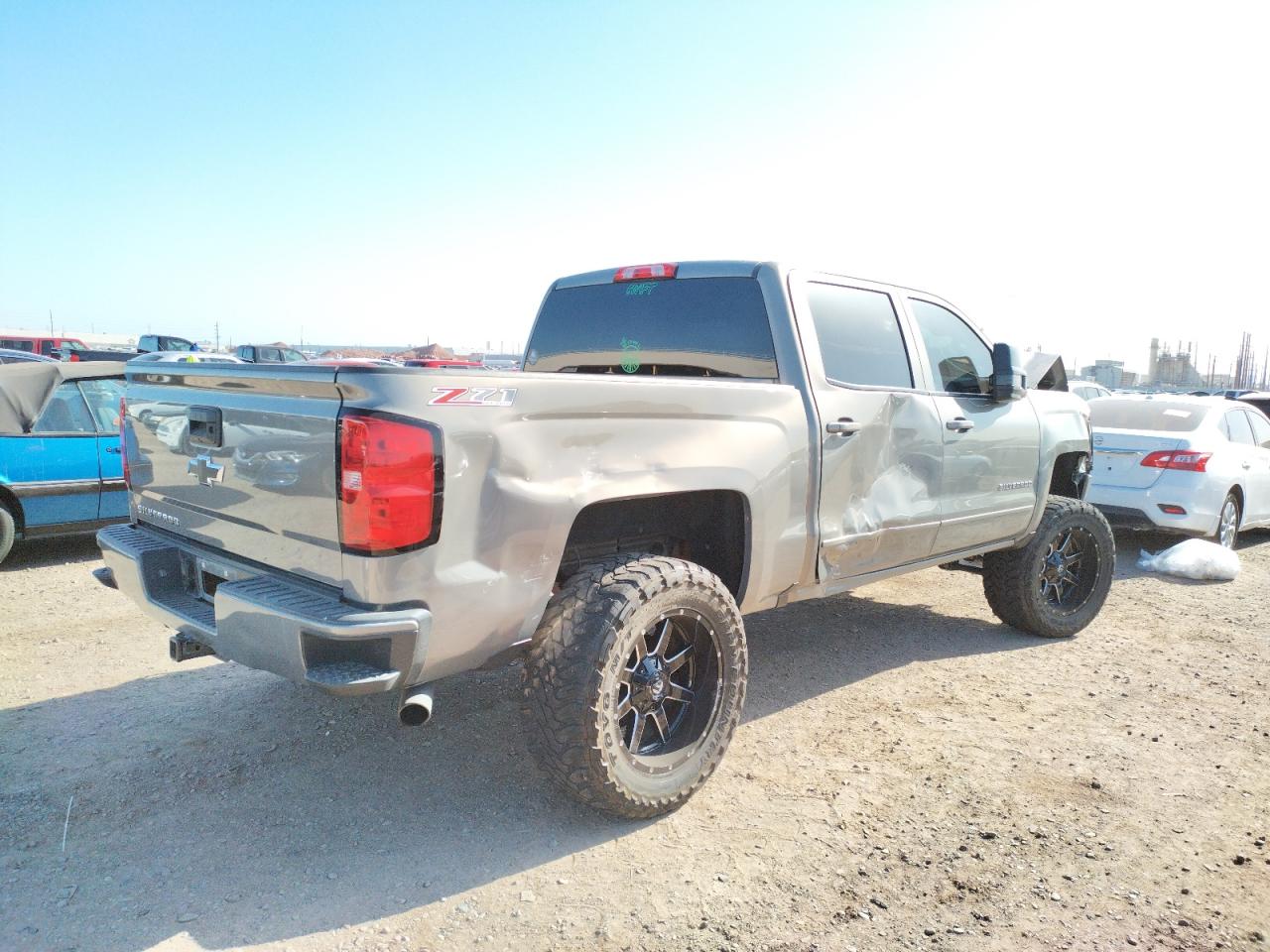 Photo 4 from auction – 2017 CHEVROLET SILVERADO with VIN 3GCUKREC4HG389560