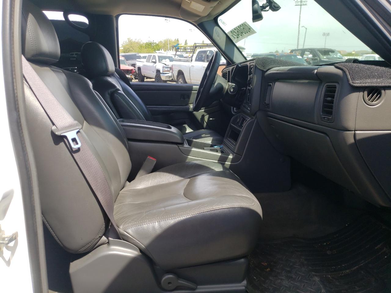 Photo 5 from auction – 2005 CHEVROLET SILVERADO with VIN 1GCHC23285F884308