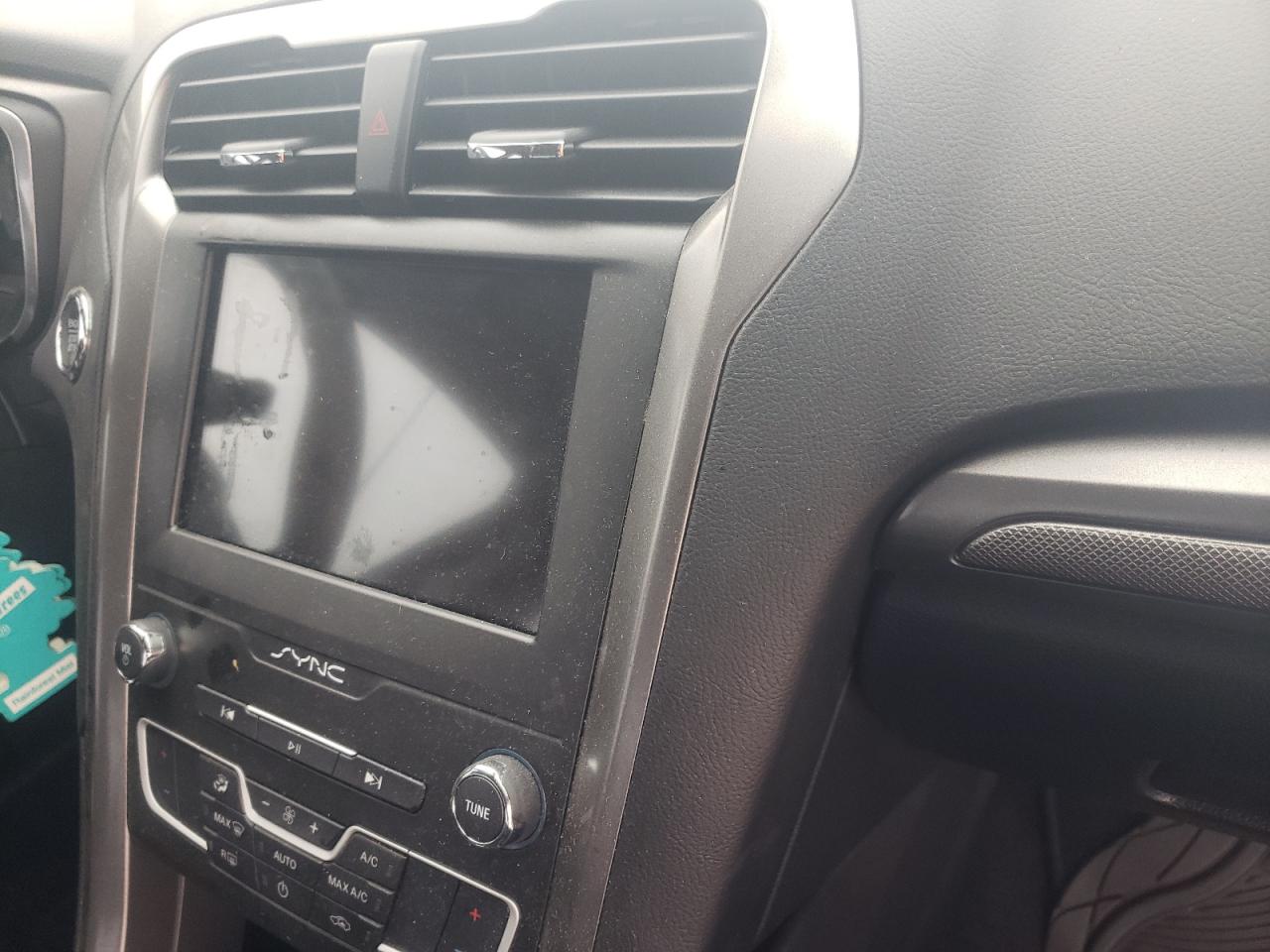 Photo 9 from auction – 2020 FORD FUSION SE with VIN 3FA6P0HD7LR231484