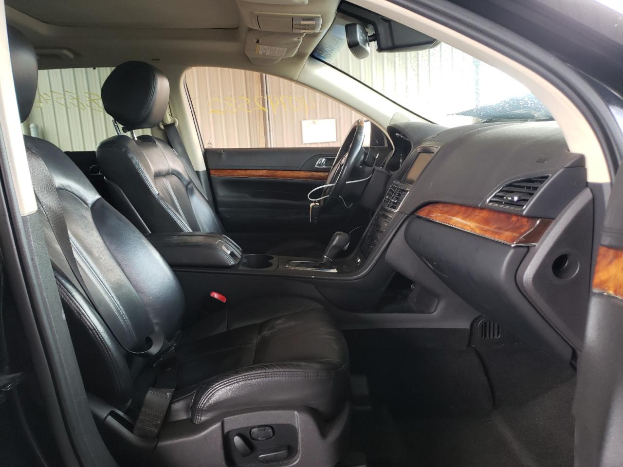 Photo 5 from auction – 2014 LINCOLN MKT with VIN 2LMHJ5AT0EBL51101