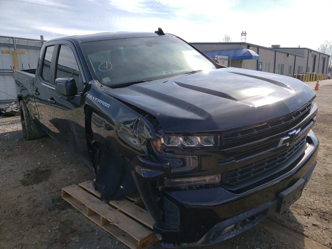 CHEVROLET SILVERADO 2019 with VIN 1GCRWDED4KZ322227 - Photo from auction