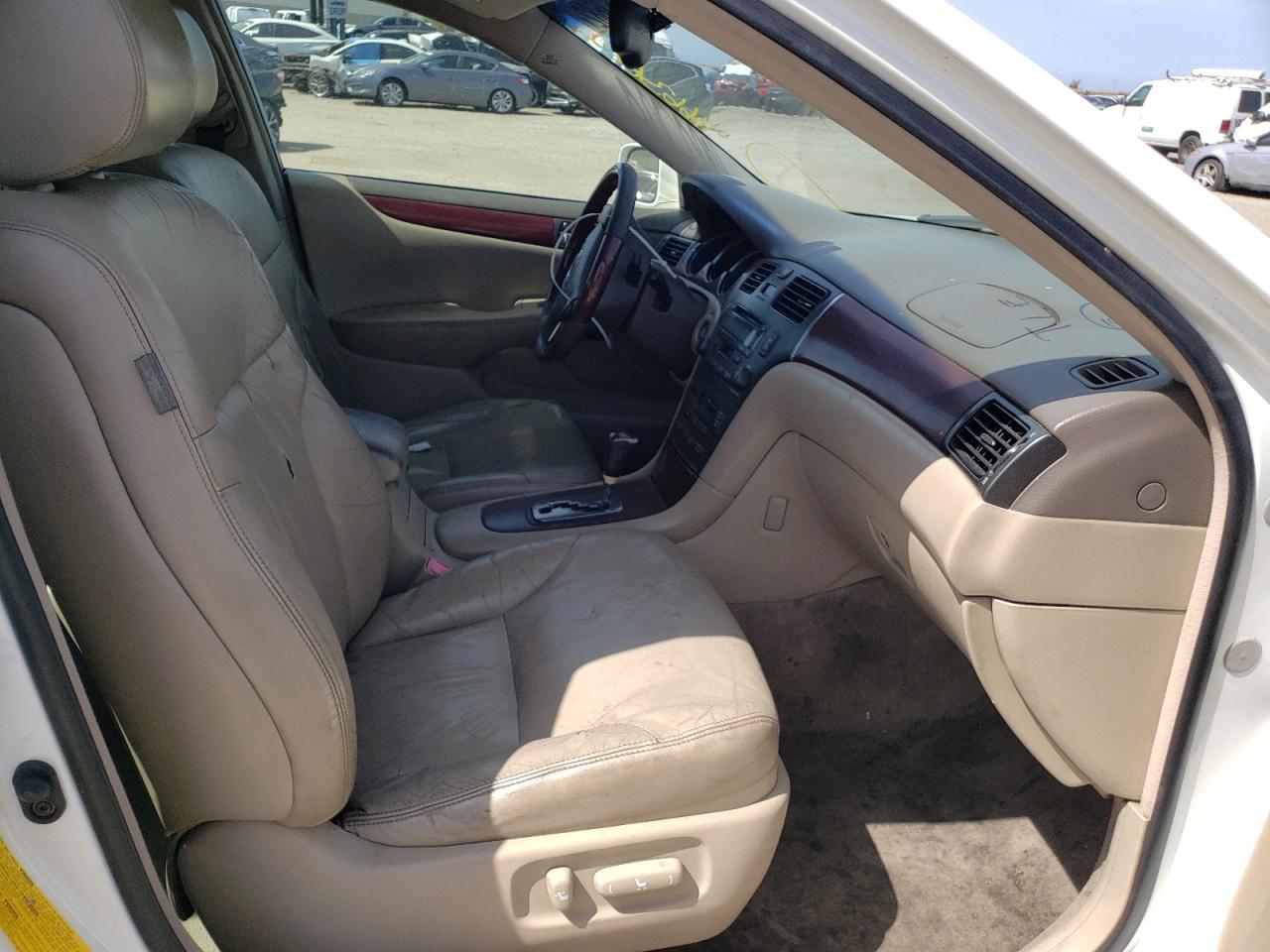 Photo 5 from auction – 2004 LEXUS ES 330 with VIN JTHBA30G540005817
