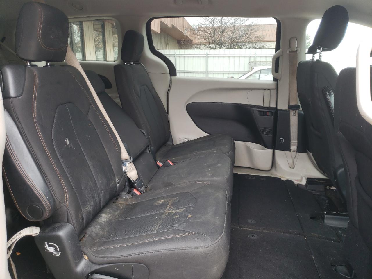 Photo 6 from auction – 2017 CHRYSLER PACIFICA T with VIN 2C4RC1DG0HR585322