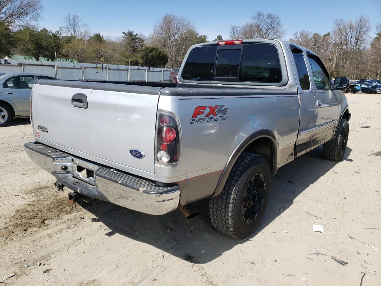 Photo 4 from auction – 2002 FORD F150 with VIN 1FTRX18W22NC08923