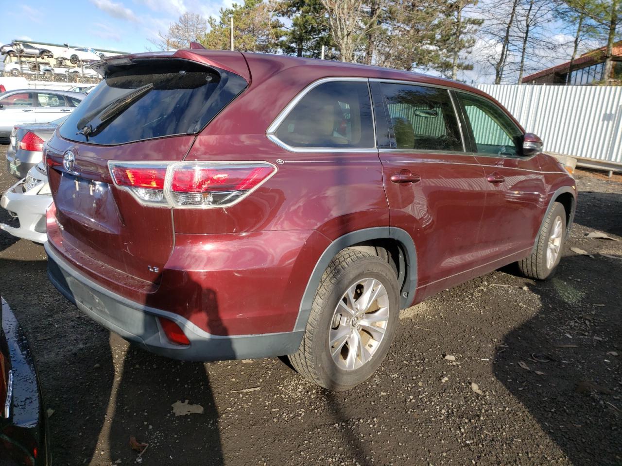 Photo 4 from auction – 2016 TOYOTA HIGHLANDER with VIN 5TDZKRFH1GS136700