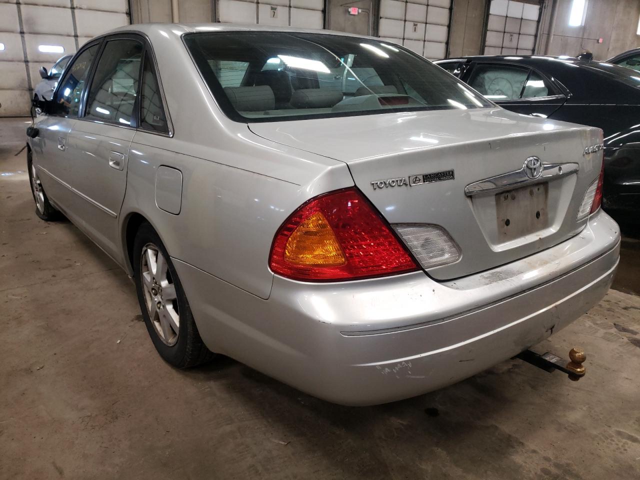 Photo 3 from auction – 2000 TOYOTA AVALON with VIN 4T1BF28B1YU057042