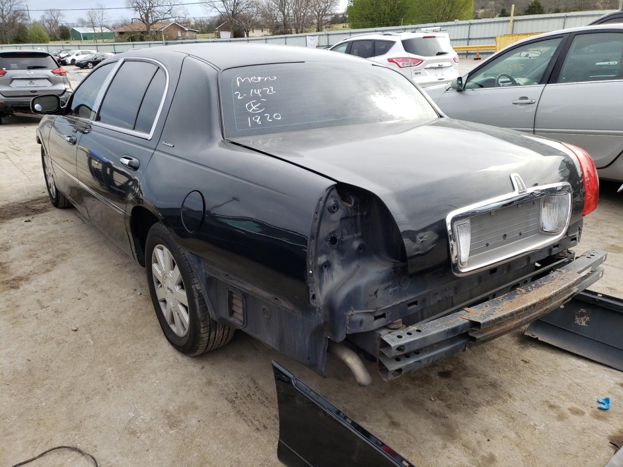 Photo 3 from auction – 2003 LINCOLN TOWN CAR E with VIN 1LNHM84W53Y631820