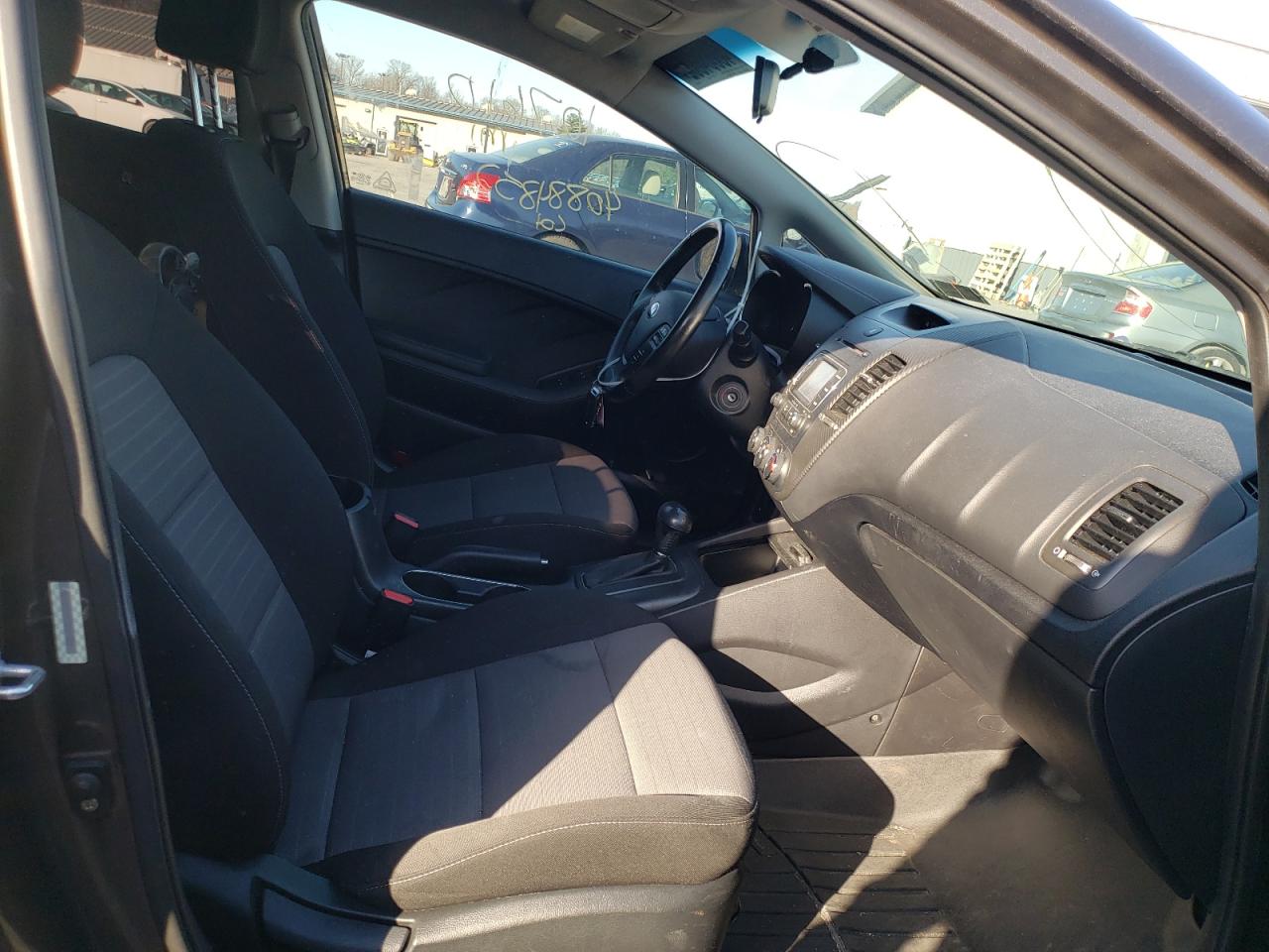 Foto 5 de la subasta – 2014 KIA FORTE EX con VIN KNAFX5A85E5246248