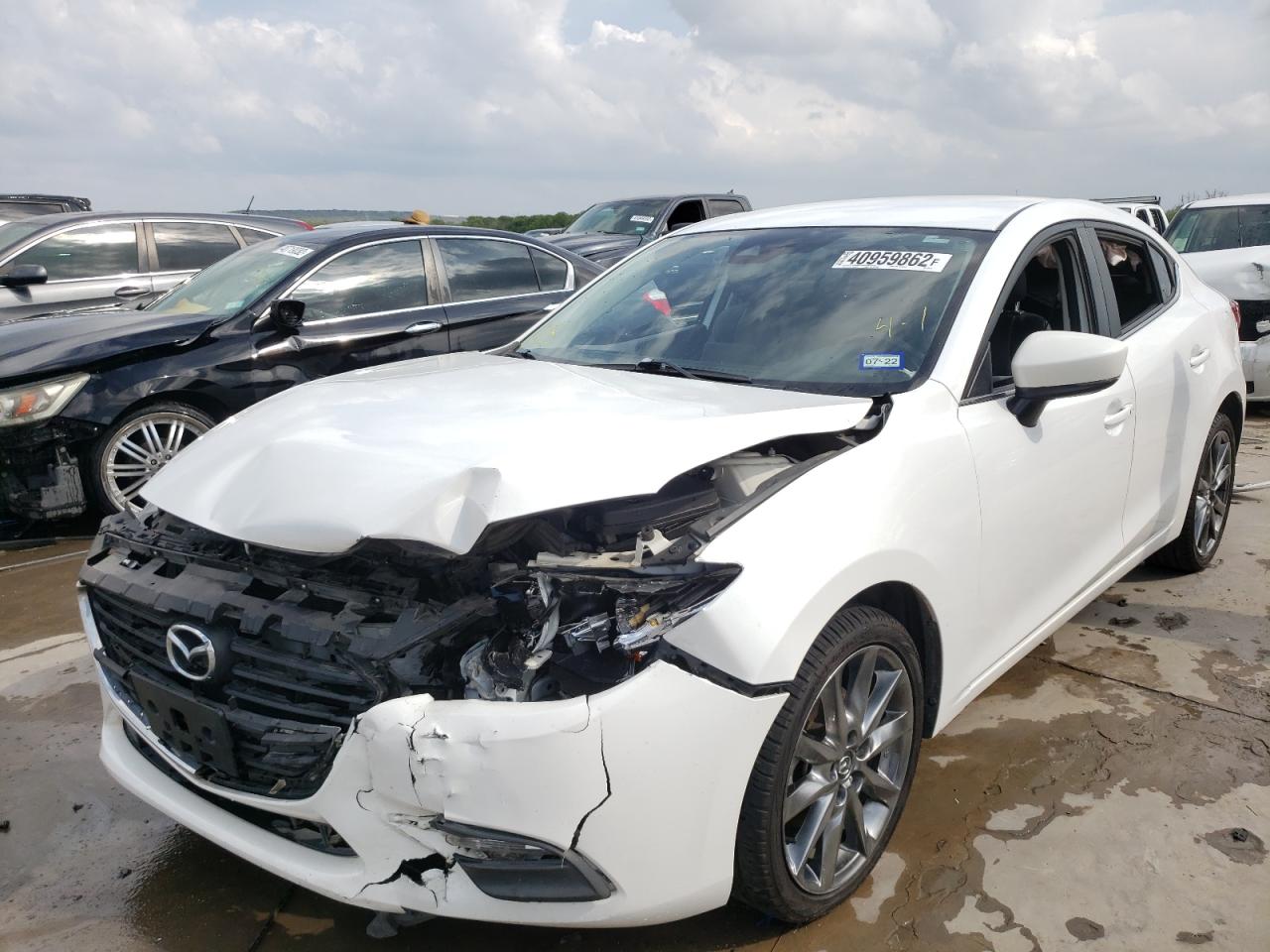 Photo 2 from auction – 2018 MAZDA 3 TOURING with VIN 3MZBN1V32JM229293