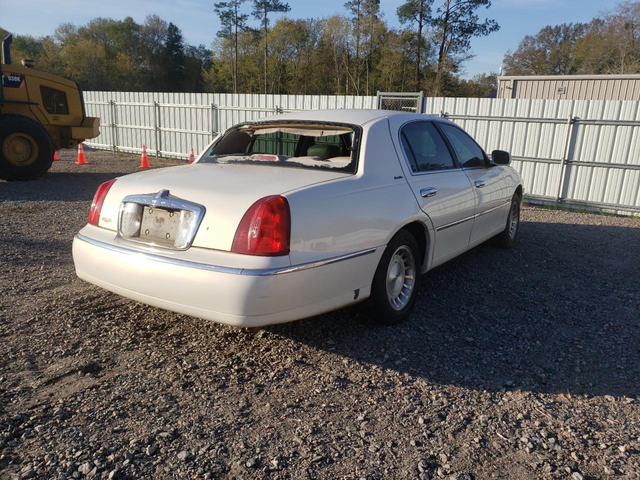 Photo 4 from auction – 1999 LINCOLN TOWN CAR E with VIN 1LNHM81W1XY652142