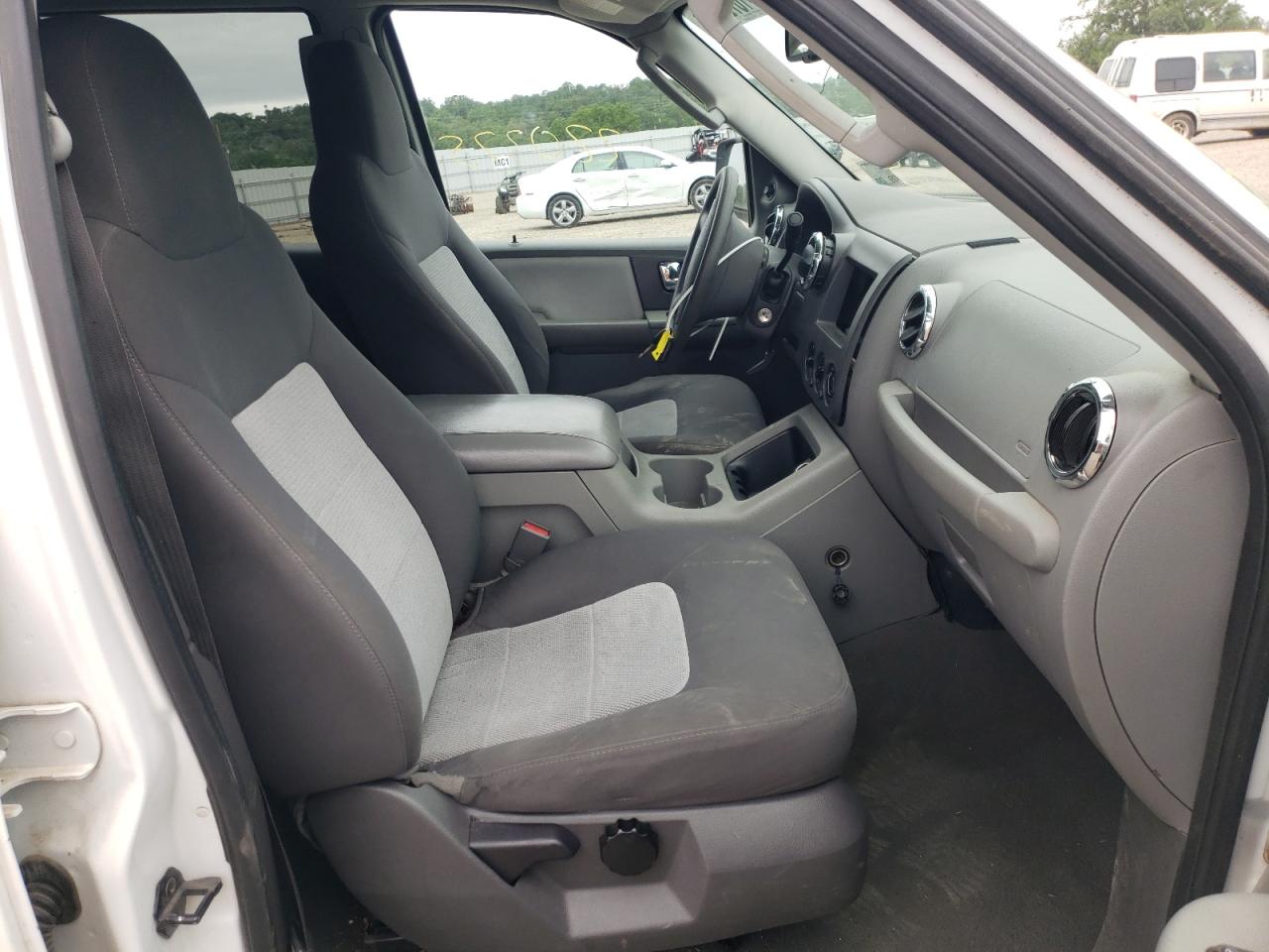 Photo 5 from auction – 2006 FORD EXPEDITION with VIN 1FMPU15556LA18526