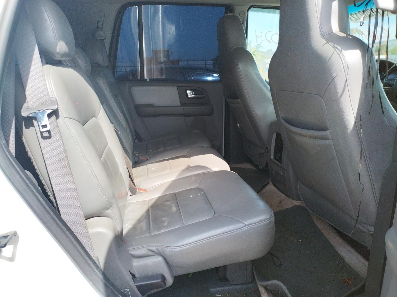 Photo 6 from auction – 2005 FORD EXPEDITION with VIN 1FMPU16505LB06719