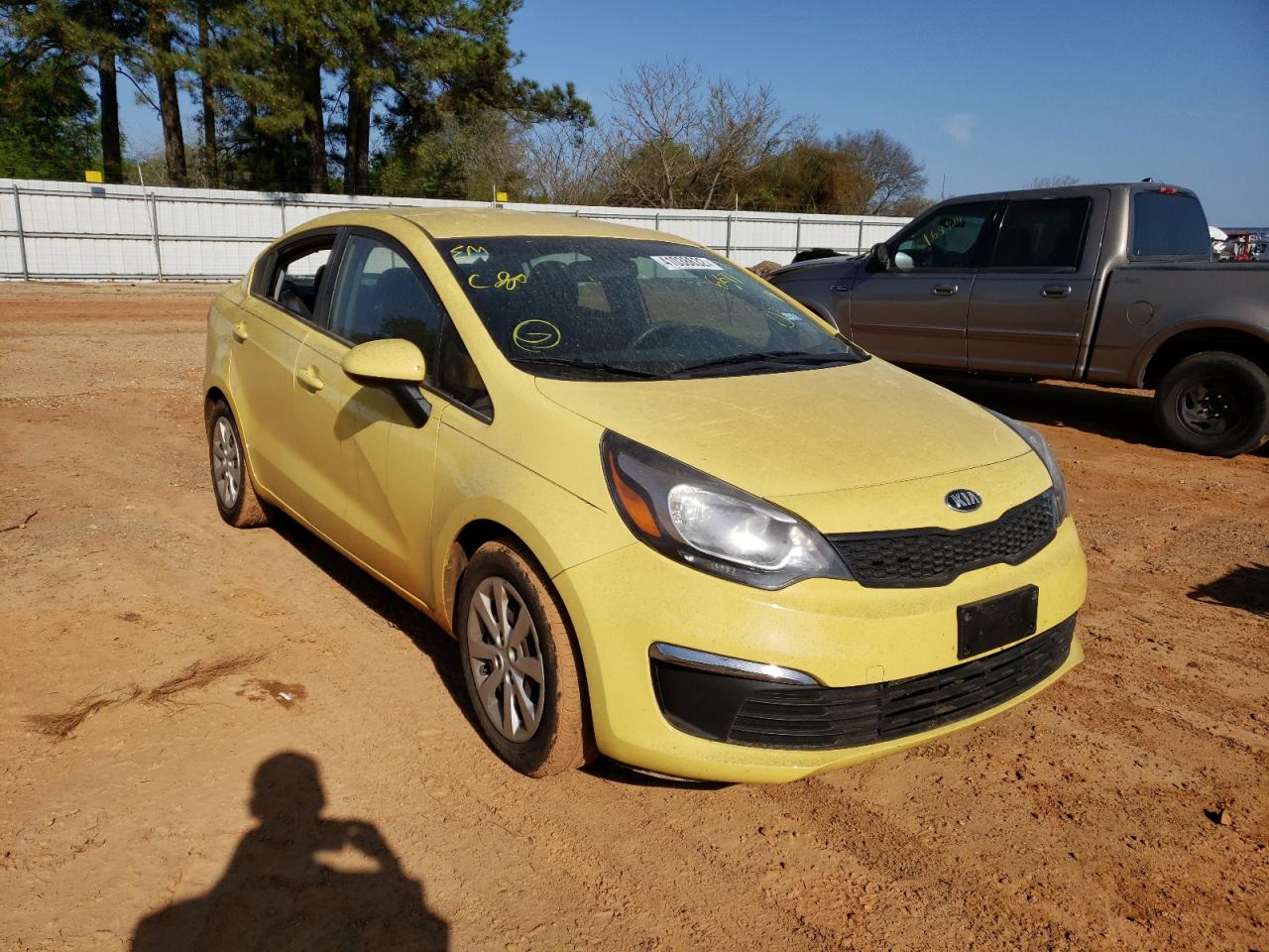 KIA RIO LX 2016 z numerem VIN KNADM4A38G6686671 - Zdjęcie z aukcji
