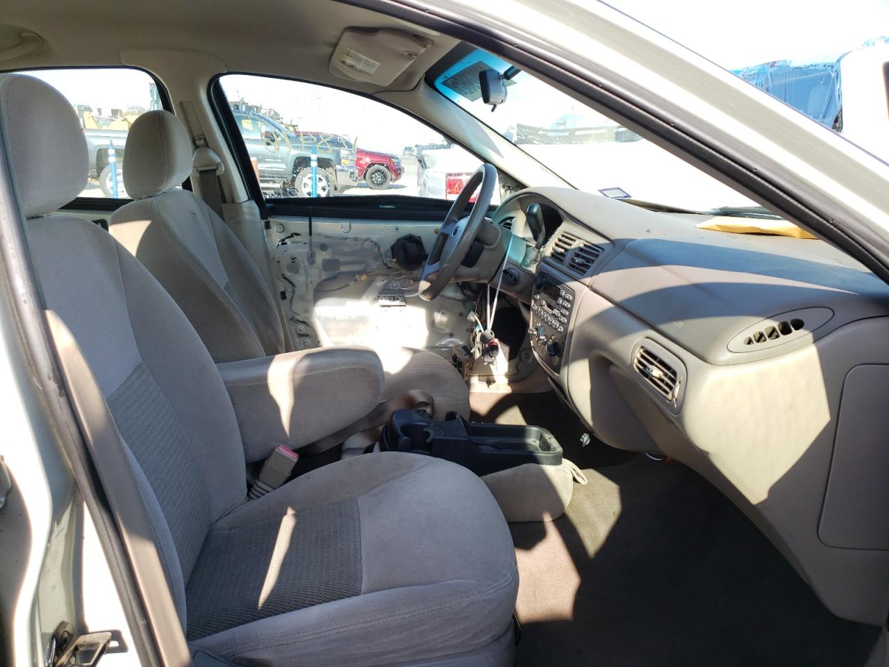 Zdjęcie 5 z aukcji – 2004 FORD TAURUS SE z VIN 1FAFP53U34G139172
