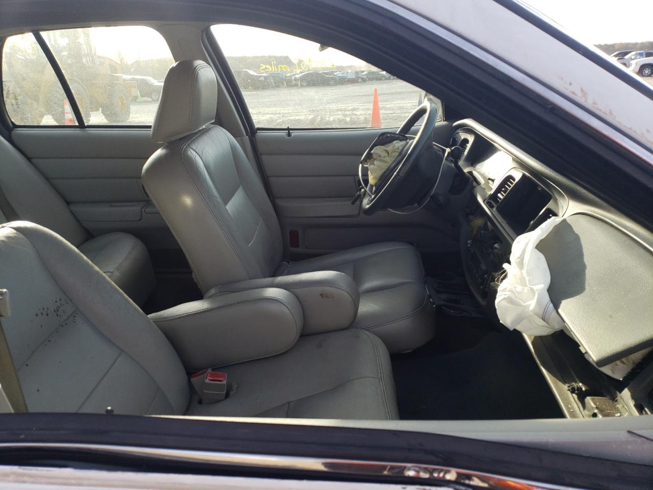 Photo 5 from auction – 2004 FORD CROWN VICT with VIN 2FAFP74W44X182182