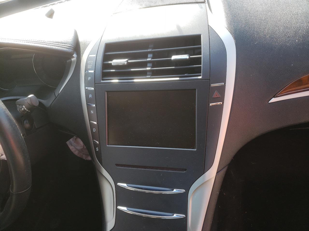 Photo 9 from auction – 2016 LINCOLN MKZ with VIN 3LN6L2G95GR621337