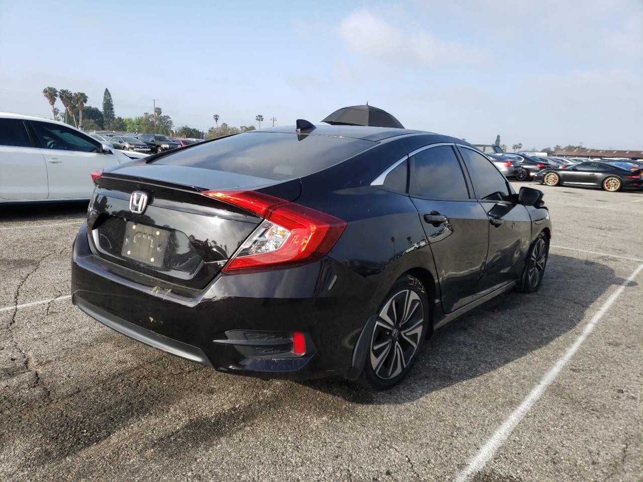 Photo 4 from auction – 2018 HONDA CIVIC EX with VIN JHMFC1F35JX005128