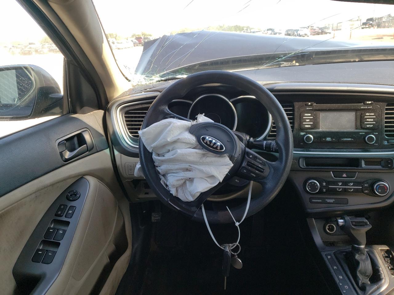 Photo 9 from auction – 2015 KIA OPTIMA with VIN 5XXGM4A78FG480026