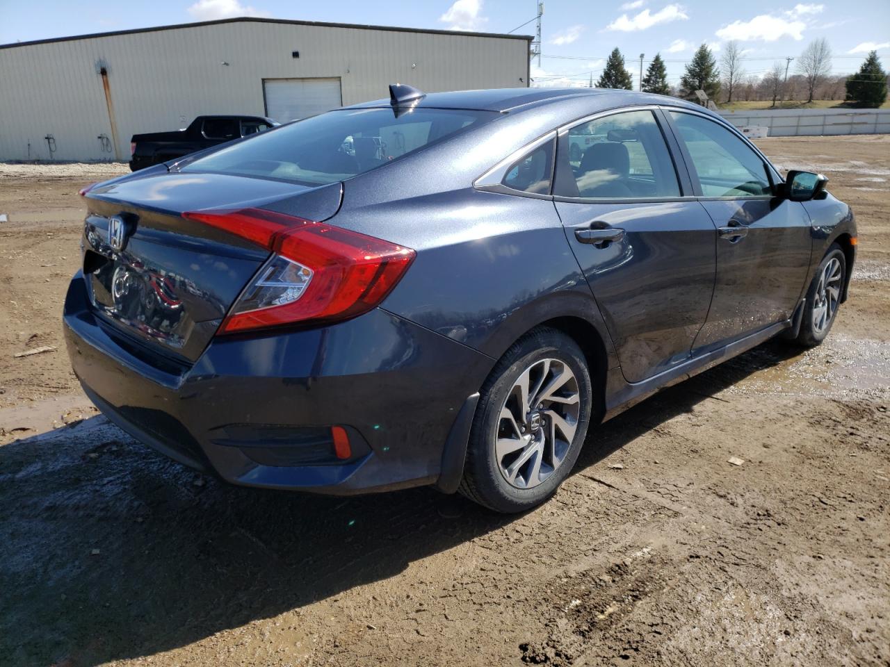 Photo 4 from auction – 2018 HONDA CIVIC EX with VIN 19XFC2F74JE040334
