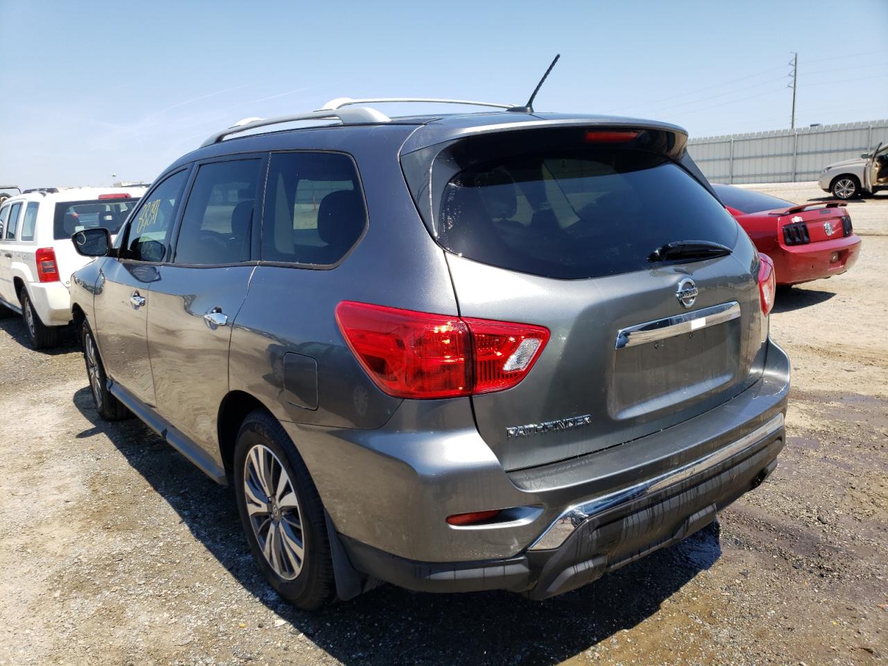 Photo 3 from auction – 2017 NISSAN PATHFINDER with VIN 5N1DR2MN9HC908770