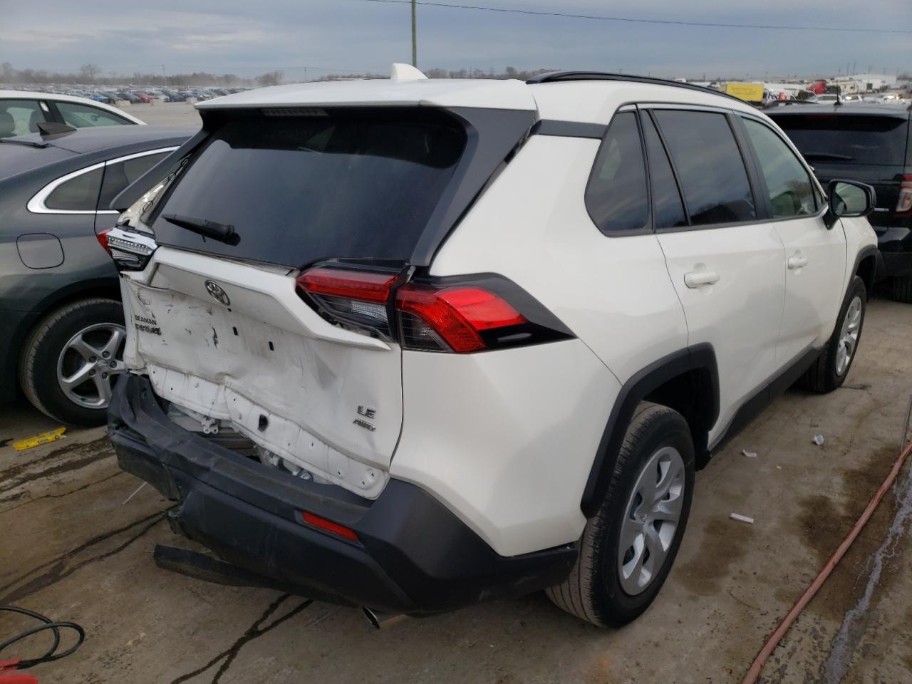 Photo 4 from auction – 2019 TOYOTA RAV4 LE with VIN JTMF1RFVXKD022498