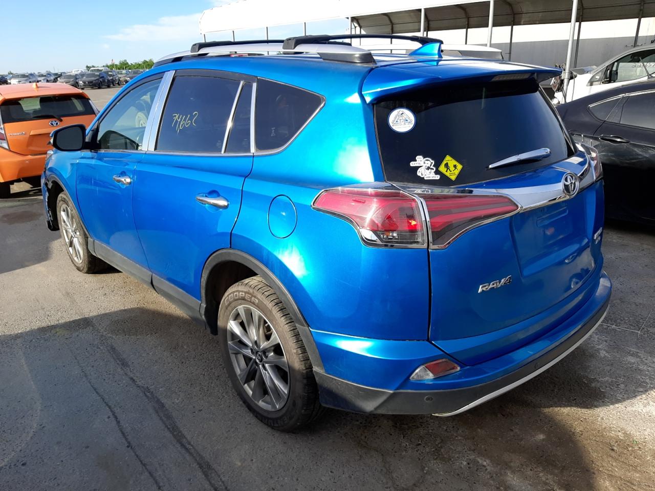 Photo 3 from auction – 2016 TOYOTA RAV4 LIMIT with VIN JTMDFREV6GD187935