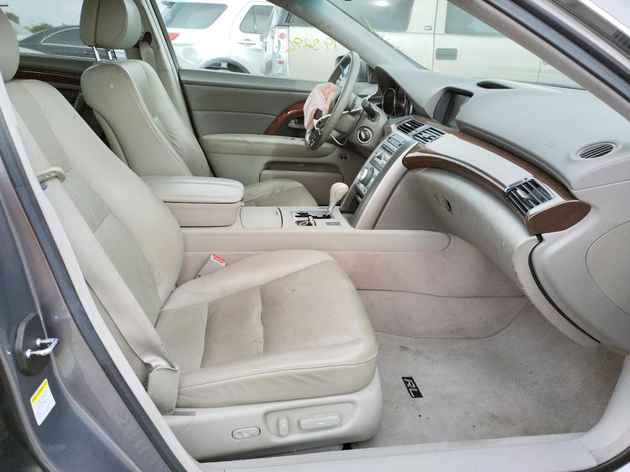 Photo 5 from auction – 2005 ACURA RL with VIN JH4KB16505C013931