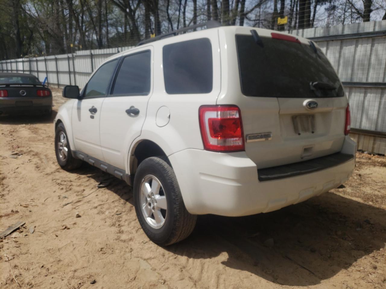Photo 3 from auction – 2010 FORD ESCAPE XLT with VIN 1FMCU0D75AKB28700