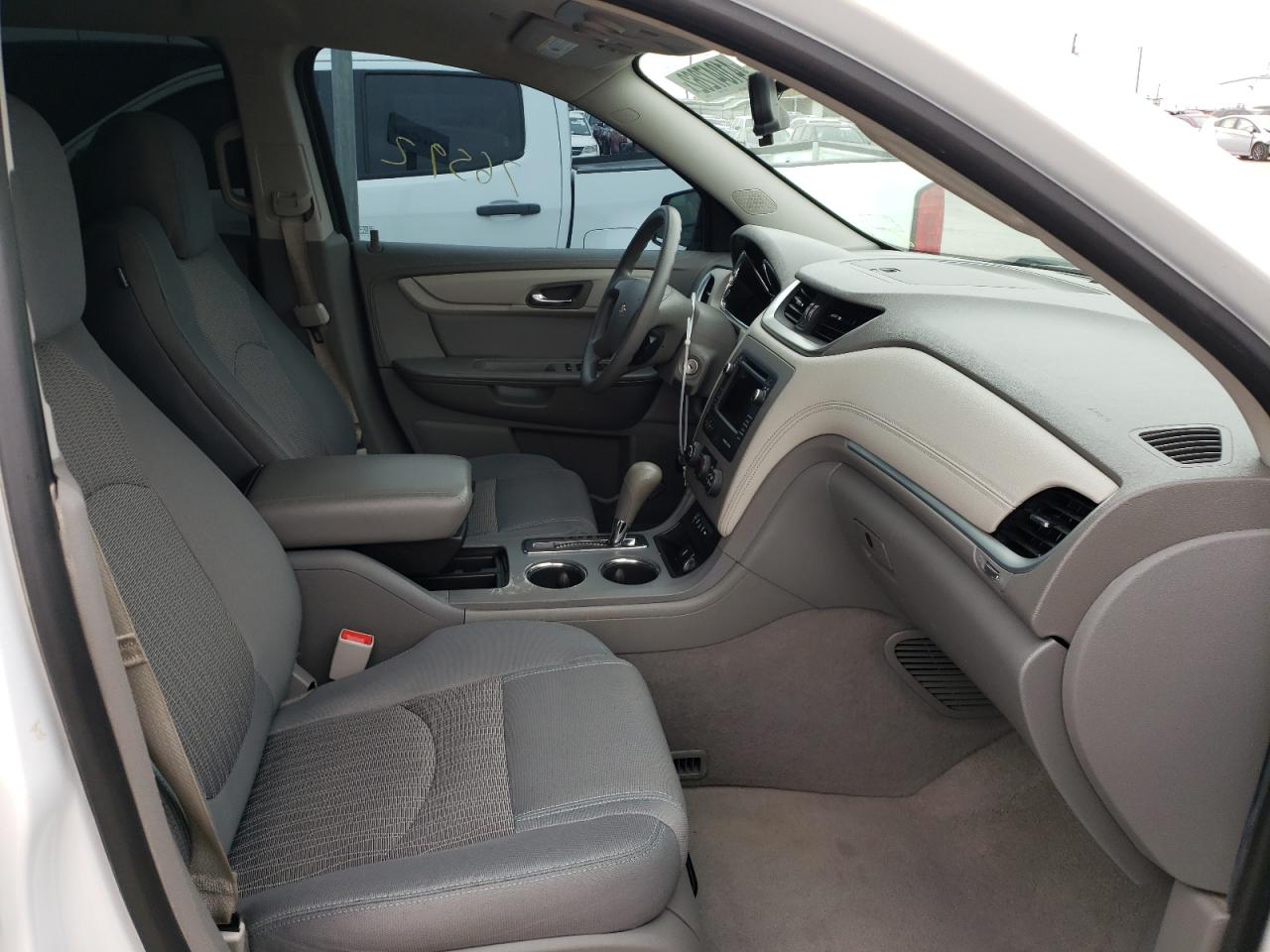 Photo 5 from auction – 2017 CHEVROLET TRAVERSE L with VIN 1GNKVFKD8HJ184064