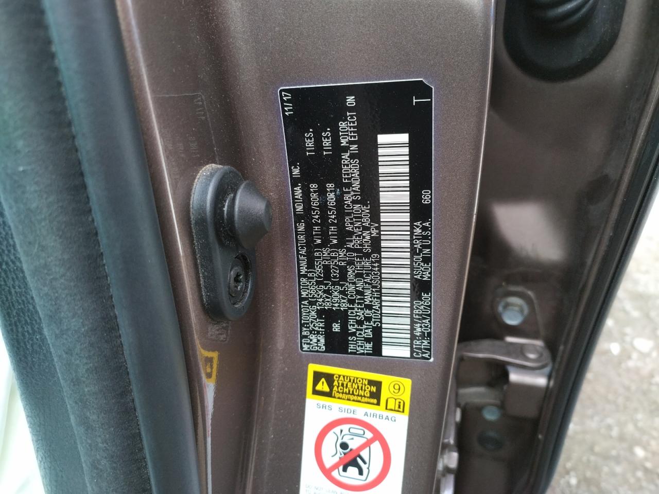 Photo 10 from auction – 2018 TOYOTA HIGHLANDER with VIN 5TDZARFH1JS034419