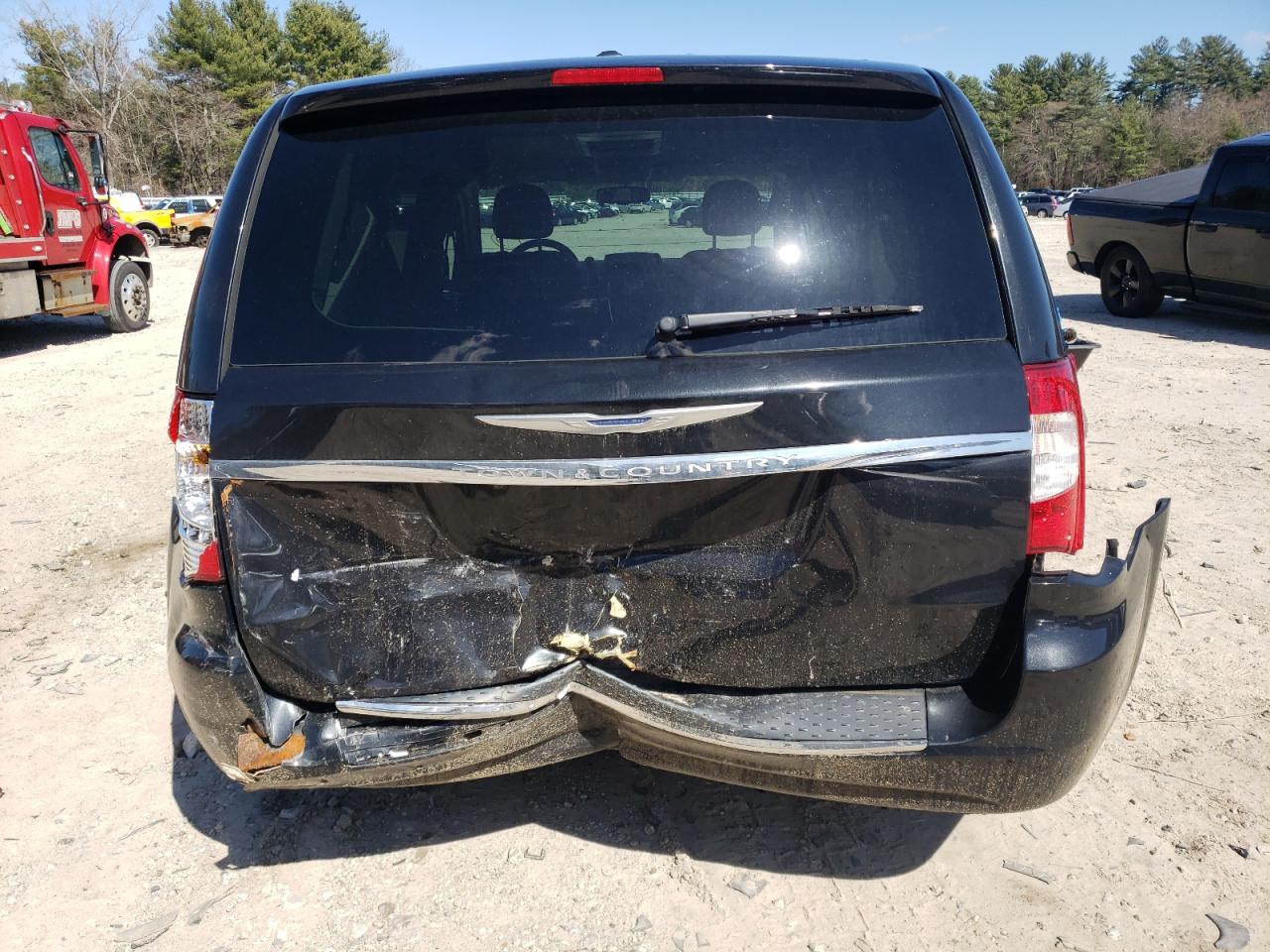 Photo 9 from auction – 2014 CHRYSLER TOWN & COU with VIN 2C4RC1BG9ER259453