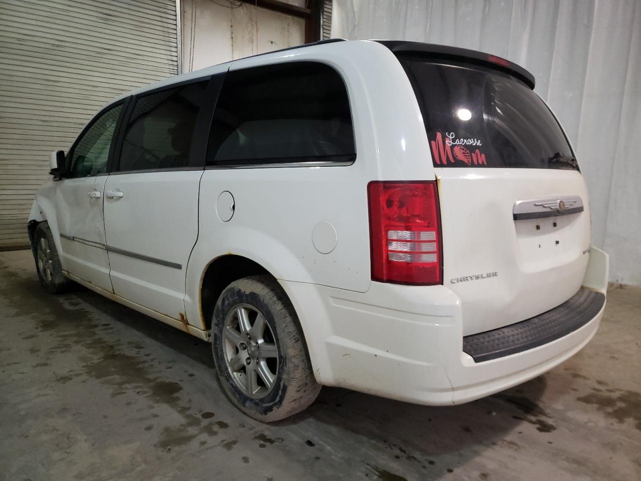 Photo 3 from auction – 2010 CHRYSLER TOWN & COU with VIN 2A4RR5D10AR308560