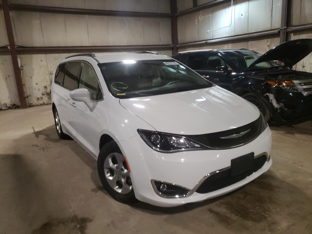 CHRYSLER PACIFICA T 2017 with VIN 2C4RC1EG5HR812695 - Photo from auction