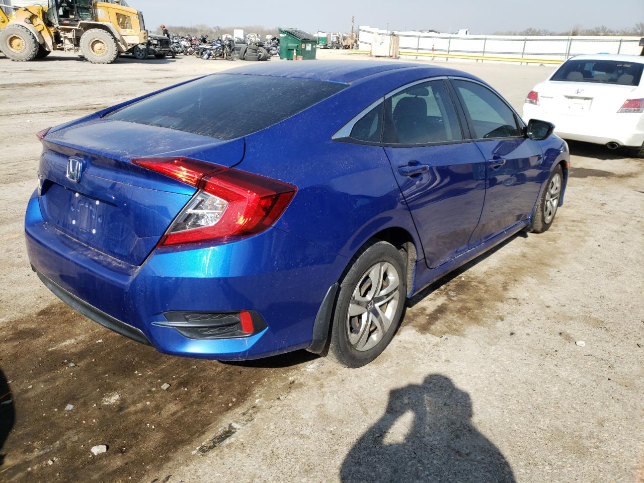 Photo 4 from auction – 2016 HONDA CIVIC LX with VIN 19XFC2F56GE087663