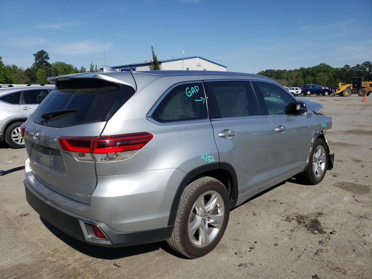 Photo 4 from auction – 2018 TOYOTA HIGHLANDER with VIN 5TDYZRFH9JS240589