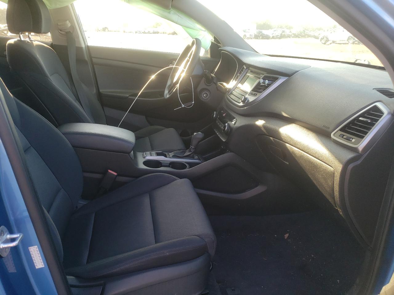 Photo 5 from auction – 2016 HYUNDAI TUCSON with VIN KM8J33A47GU187010
